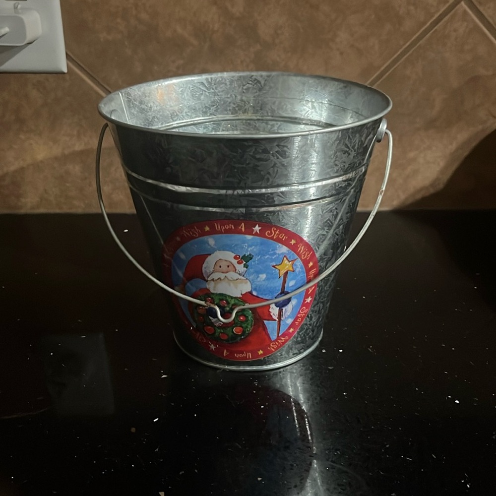 7 inch Christmas Bucket